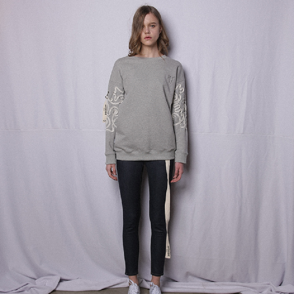 GOTHICQUE’s Flower Needlework Sweatshirt